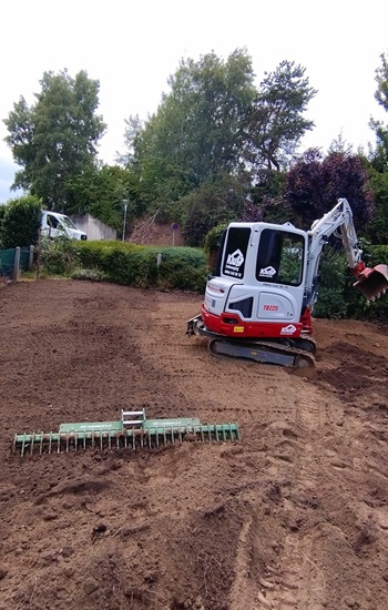Baggerrechen mit TB225 im Einsatz